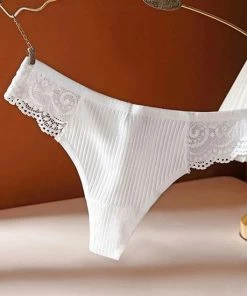 Merkloos Katoenen Dames String Met Sexy En Delicate Kant Op De Taille - Black & White Thong - Sexy Lingerie - Hoge Kwaliteit Katoenen Slip - Dames Ondergoed - Maat L -lingerie-dames-badmode Winkel 550x550 98