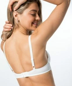 Triumph Sexy Angel Spotlight WHU X Beha - Silk White - Maat D85 -lingerie-dames-badmode Winkel 550x733 15