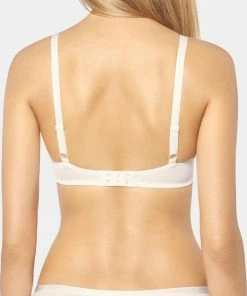 Triumph Sexy Angel Spotlight WHU X Beha - Silk White - Maat D85 -lingerie-dames-badmode Winkel 550x746 1