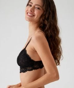 Viuma Milano Viuma Vrouw Zwart 690061 Kanten Beha Opgevuld Bh Zonder Beugel Dagelijks Comfort Hoogwaardig Kwaliteit 7 Viuma Milano Viuma Vrouw Zwart 690061 Kanten Beha Opgevuld Bh Zonder Beugel Dagelijks Comfort Hoogwaardig Kwaliteit -lingerie-dames-badmode Winkel 550x812 4