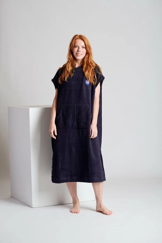 Merkloos Ponchy - Surf Poncho - Handdoek Poncho - Azul Oscuro - Maat Groot - Uniseks - Katoen 1 Merkloos Ponchy - Surf Poncho - Handdoek Poncho - Azul Oscuro - Maat Groot - Uniseks - Katoen